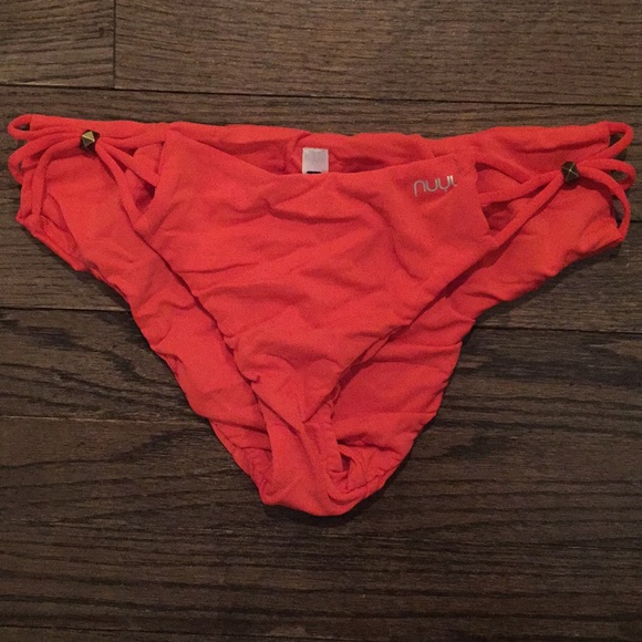 Bikini - Picture 2 of 5